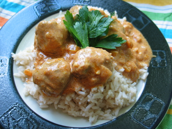 LAMB MEATBALLS WITH SPICY TOMATO CREAM SAUCE