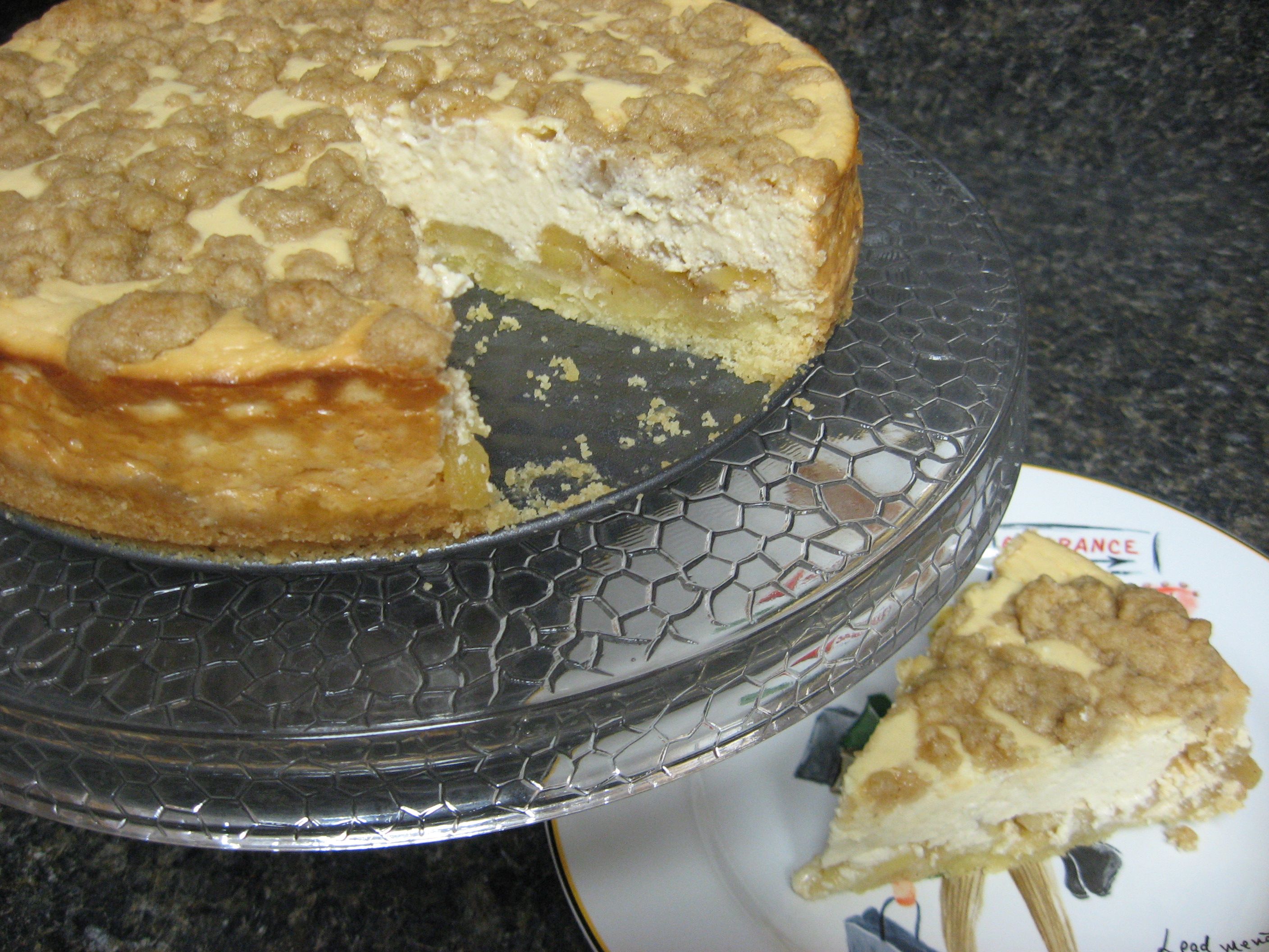 APPLE STREUSEL CHEESECAKE