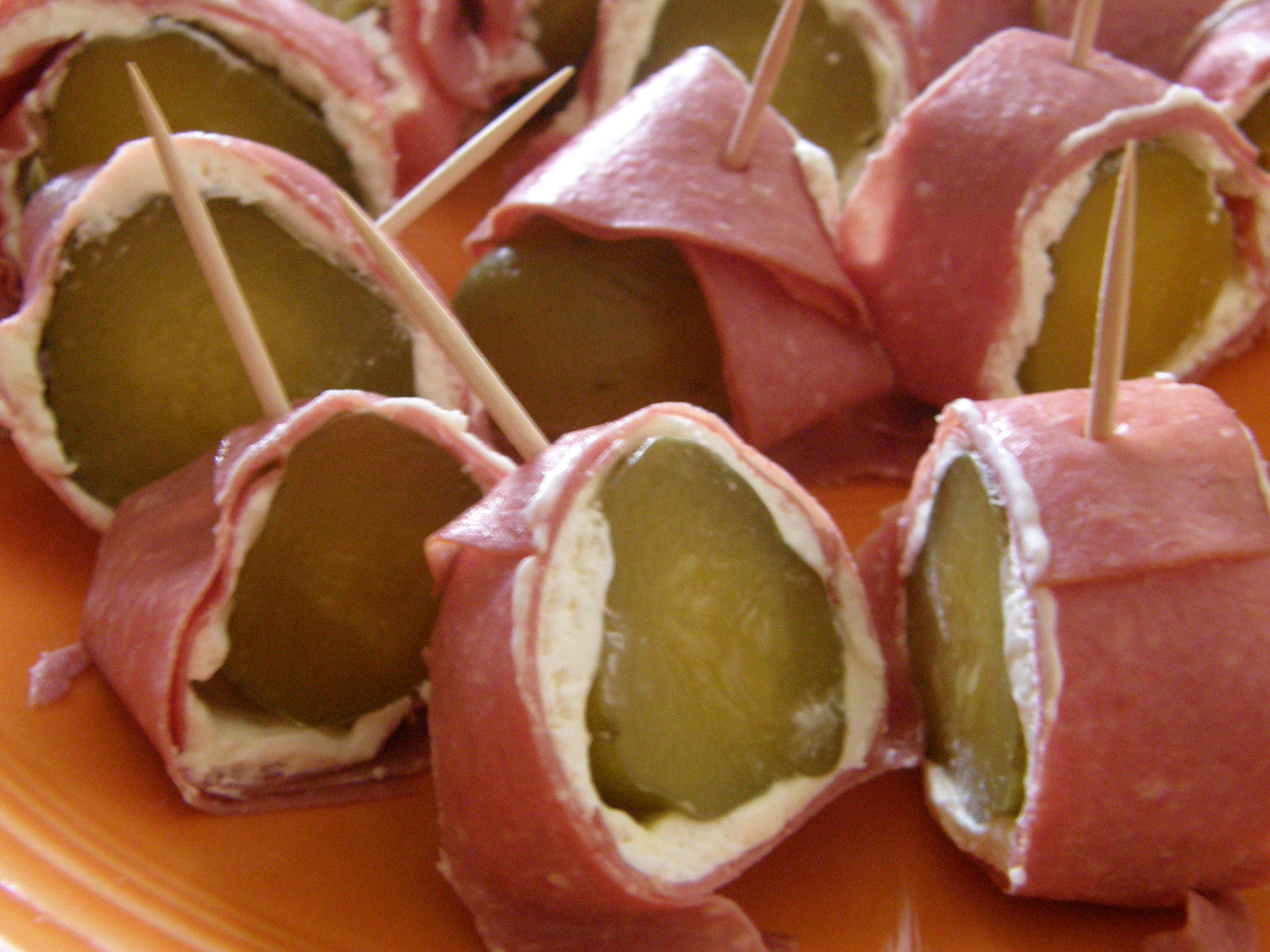 DILL PICKLE HAM PINWHEELS (HAM ROLLUPS)