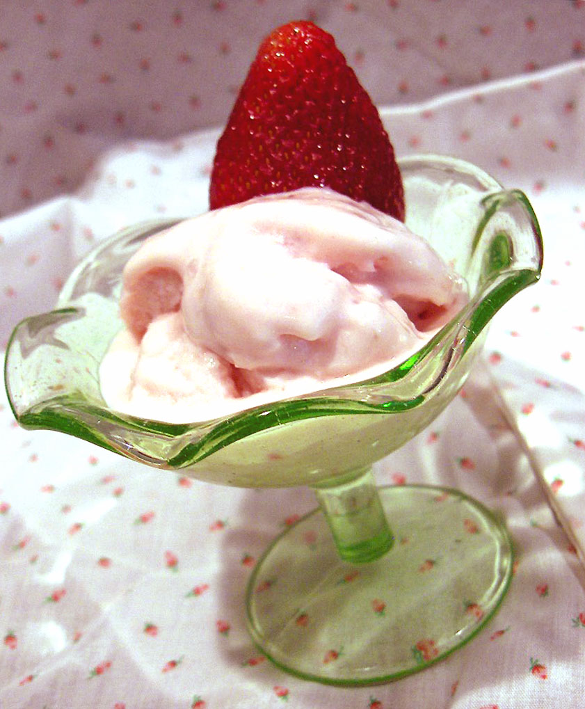 ✣ Healty ANGELIC STRAWBERRY FROZEN YOGURT