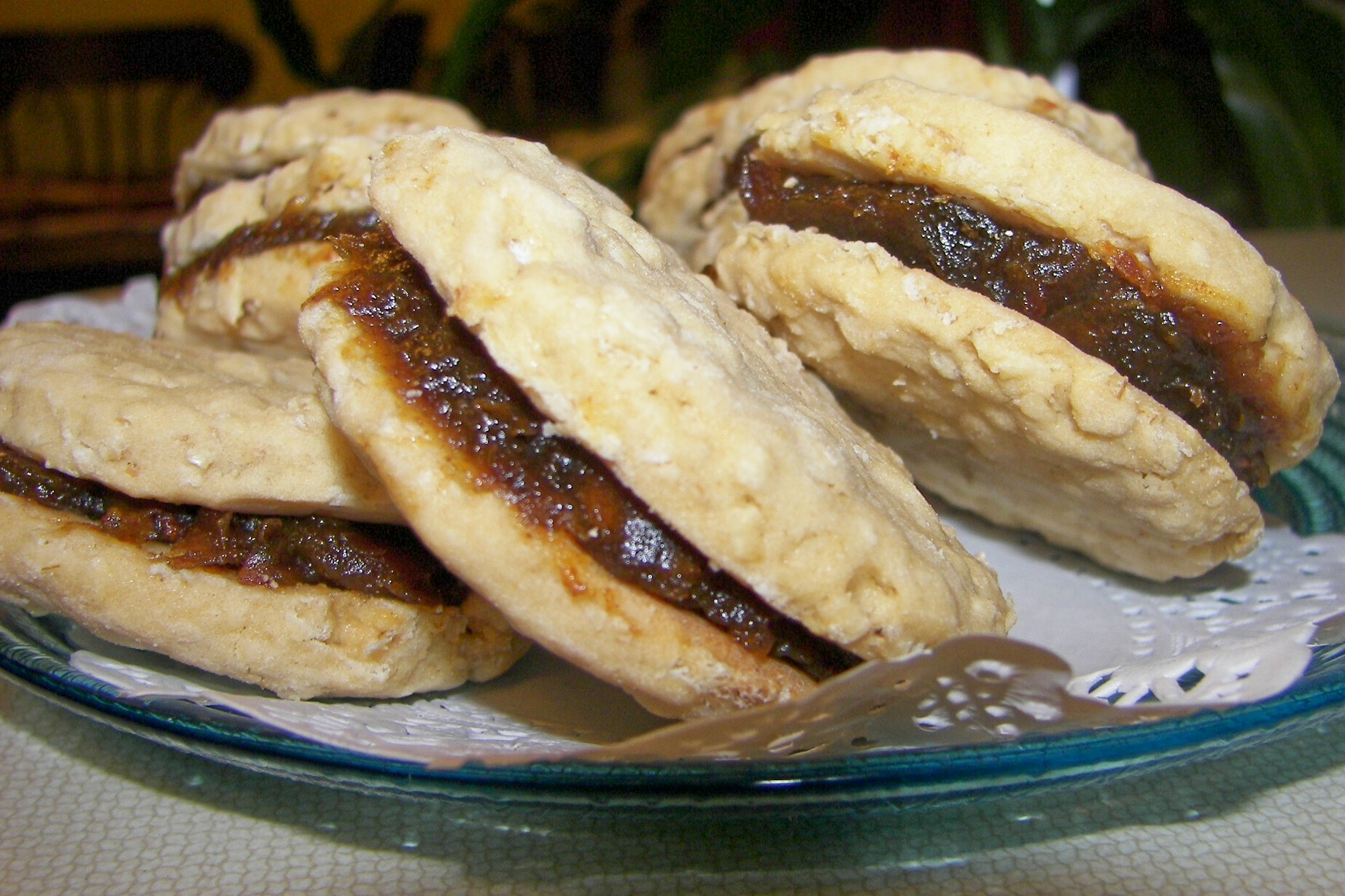 DATE FILLED OATMEAL COOKIES