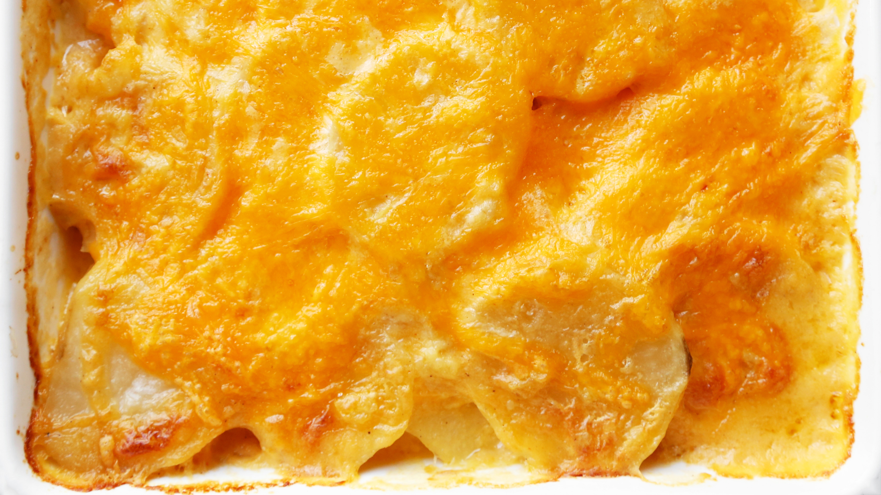 SIMPLY RICH CHEDDAR SCALLOPED POTATOES