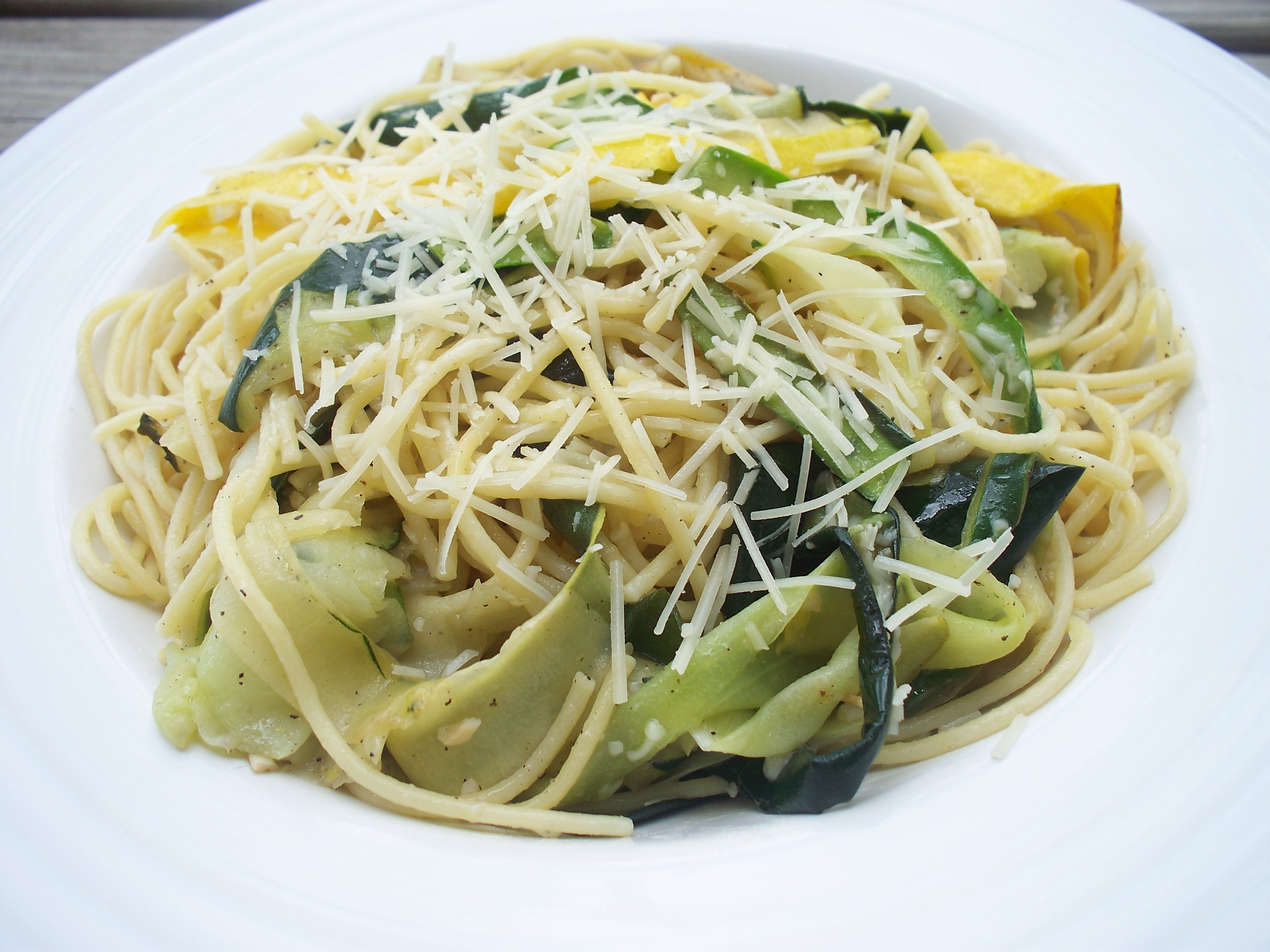 SPAGHETTI WITH ZUCCHINI AND GARLIC