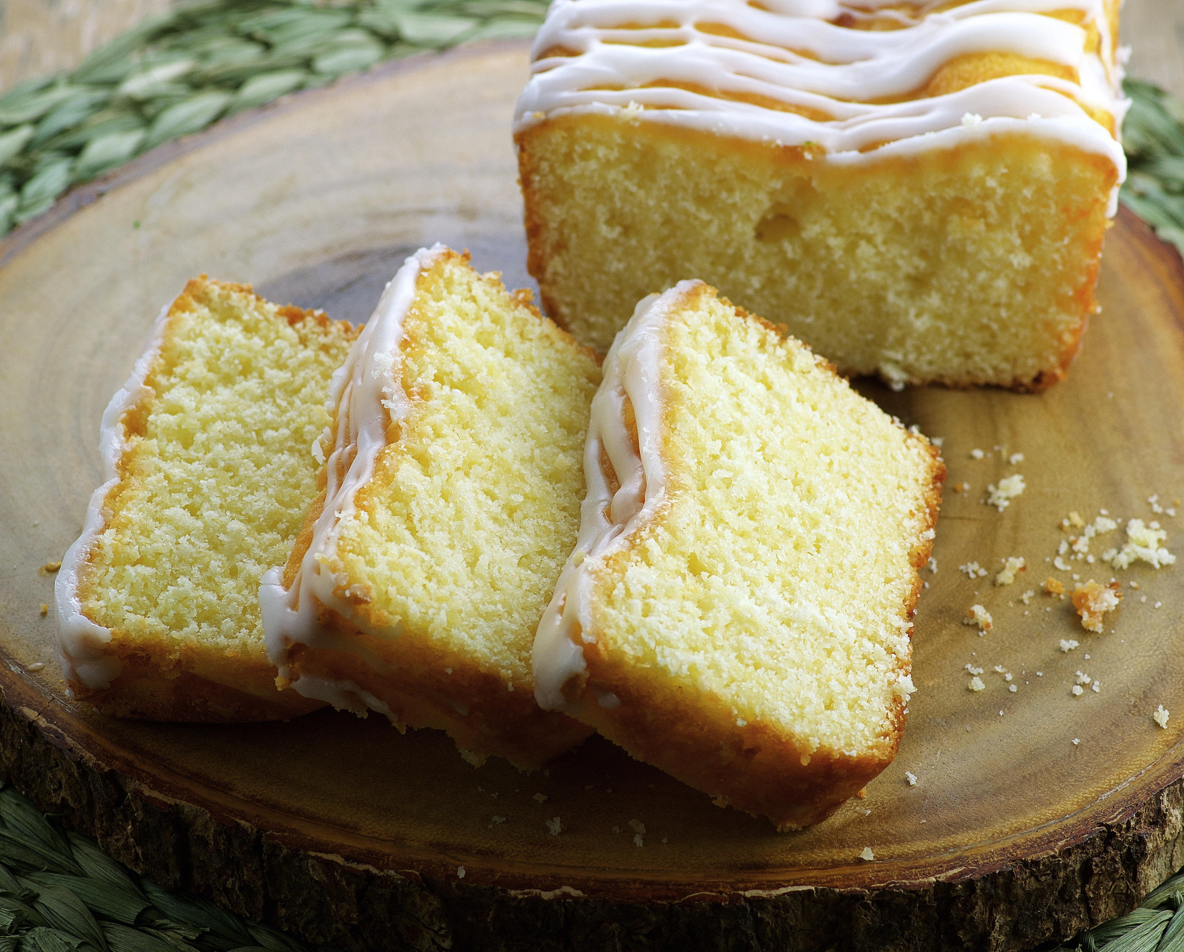 INCREDIBLE LEMON CAKE