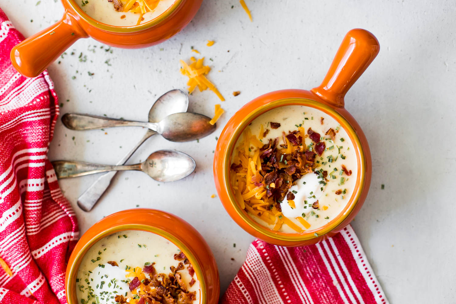 DELICIOUS CHEESY BAKED POTATO & BACON SOUP