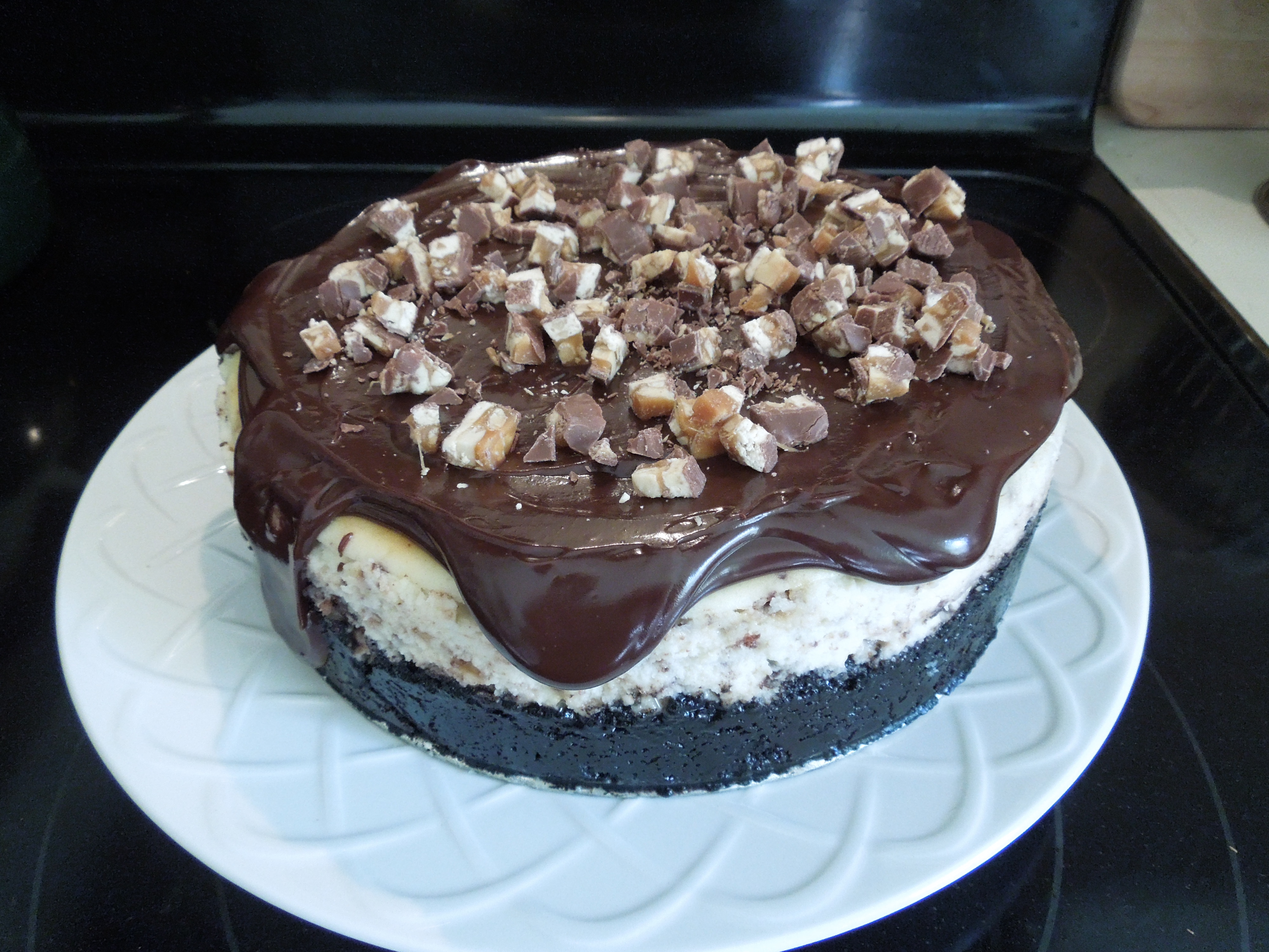 ✢  SINFUL SNICKERS CHEESECAKE