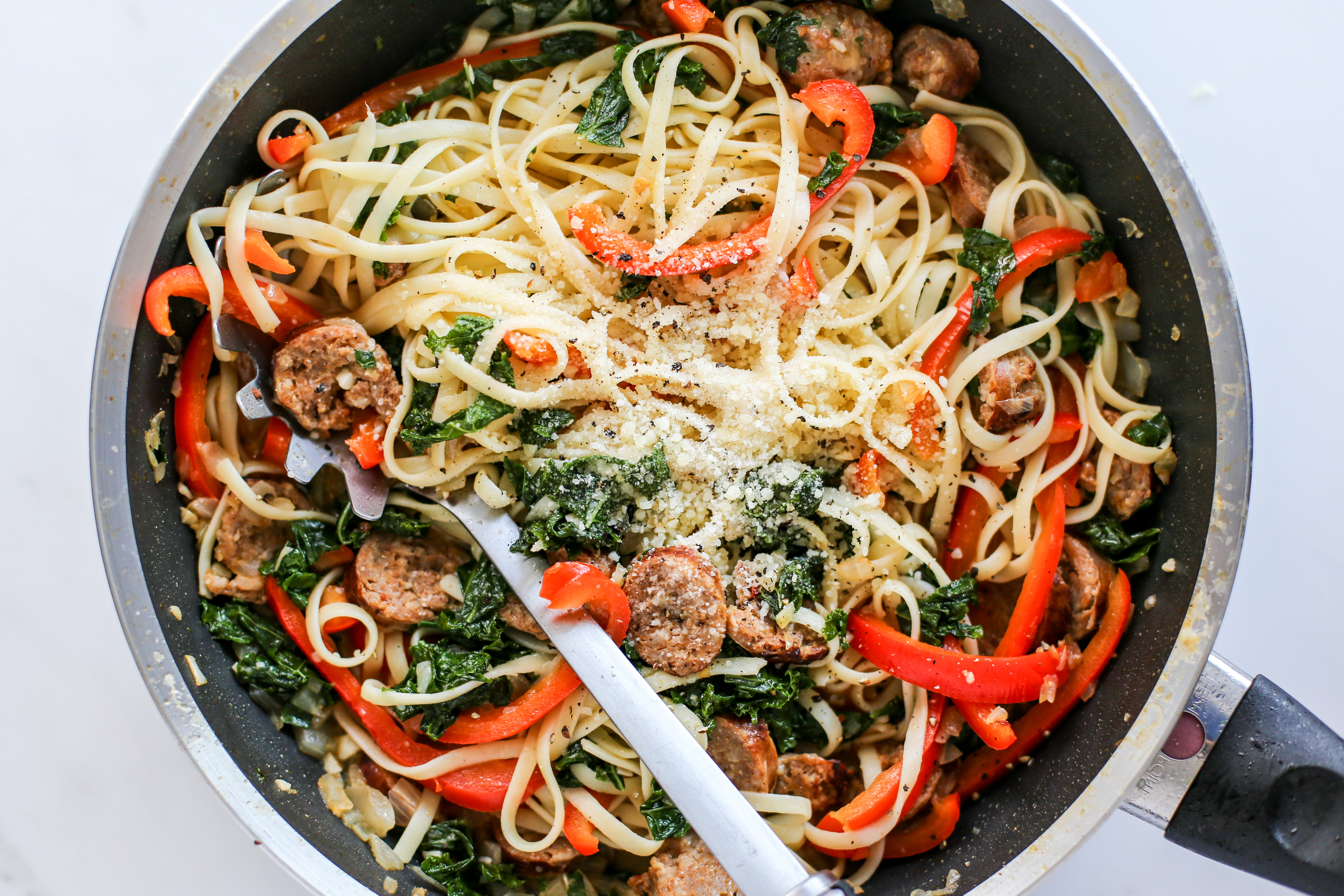 LINGUINE WITH SAUSAGE AND KALE