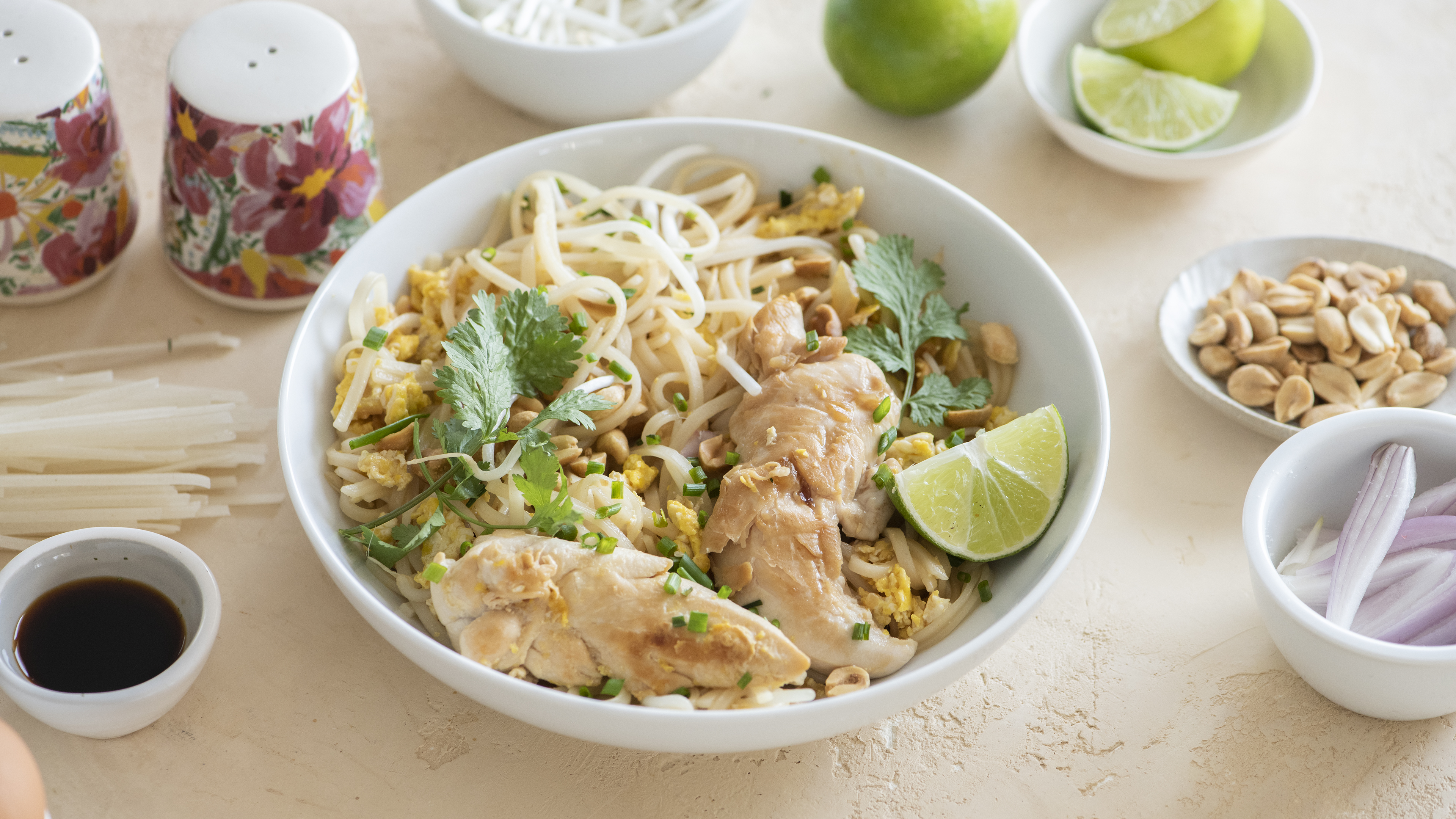 PAD THAI (THAI STIR-FRIED NOODLES)