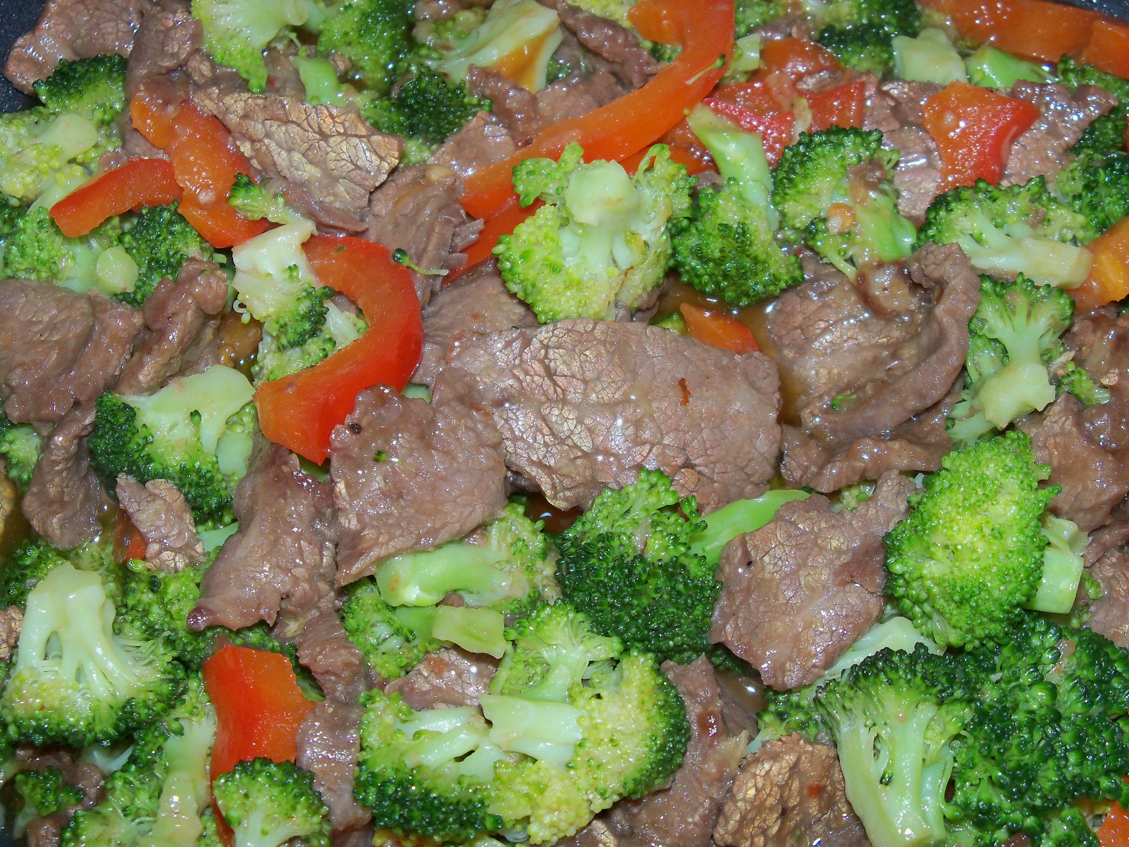 SIMPLE BEEF & BROCCOLI STIR-FRY