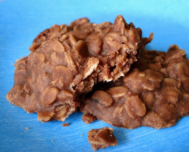 NO-BAKE FUDGE COOKIES
