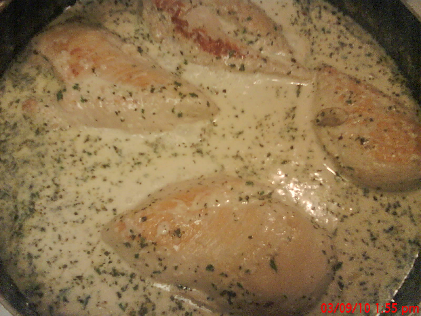 CHICKEN IN GARLIC WHITE WINE CREAM SAUCE