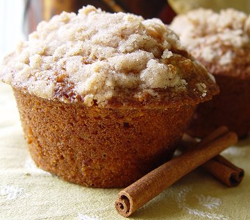 BANANA PINEAPPLE STREUSEL MUFFINS