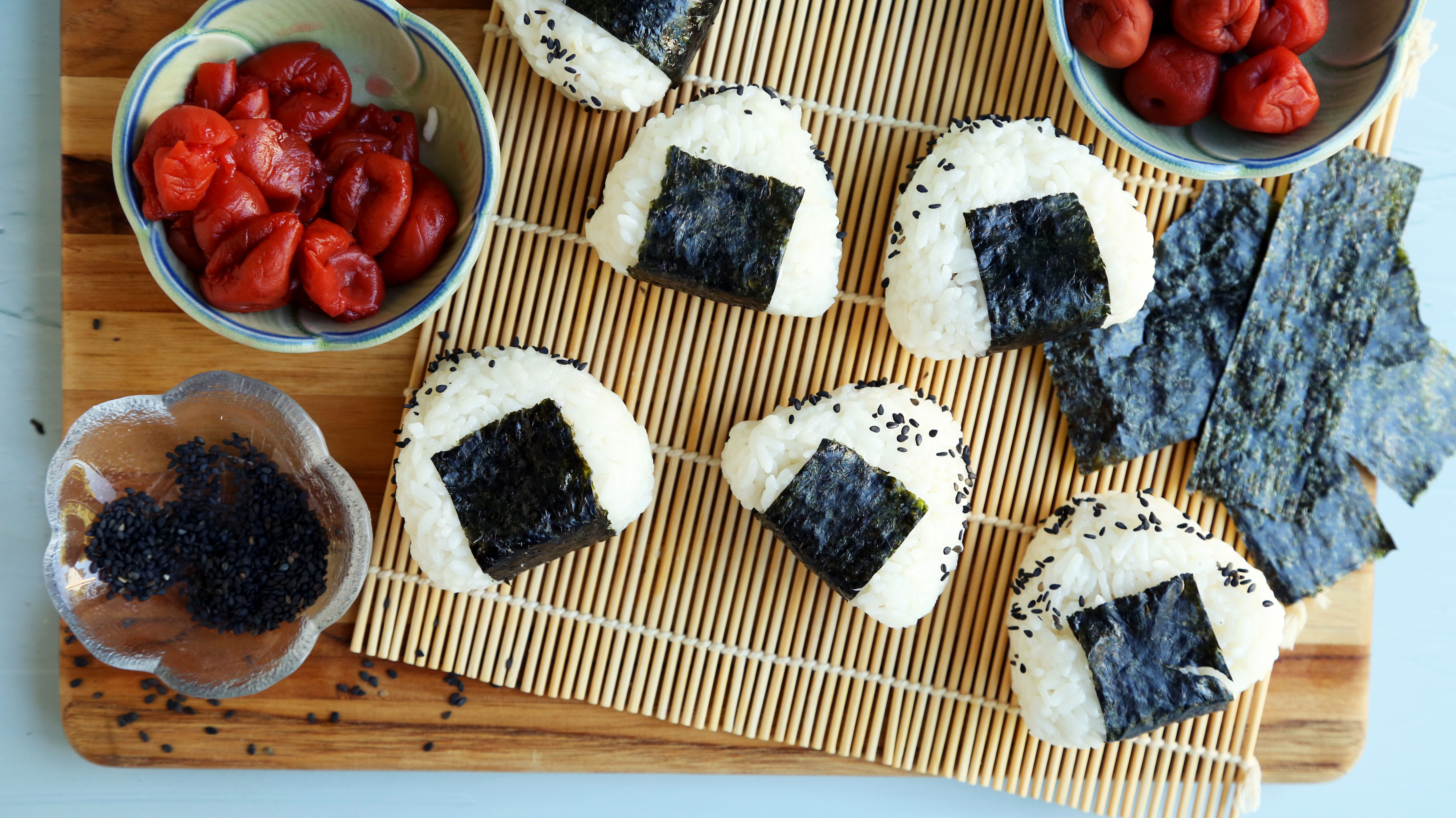 How to Make Onigiri (Japanese Rice Balls) - Love At First Bento