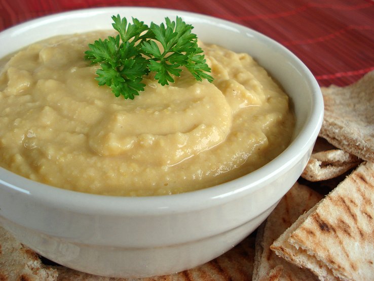 TRADITIONAL GARLIC HUMMUS