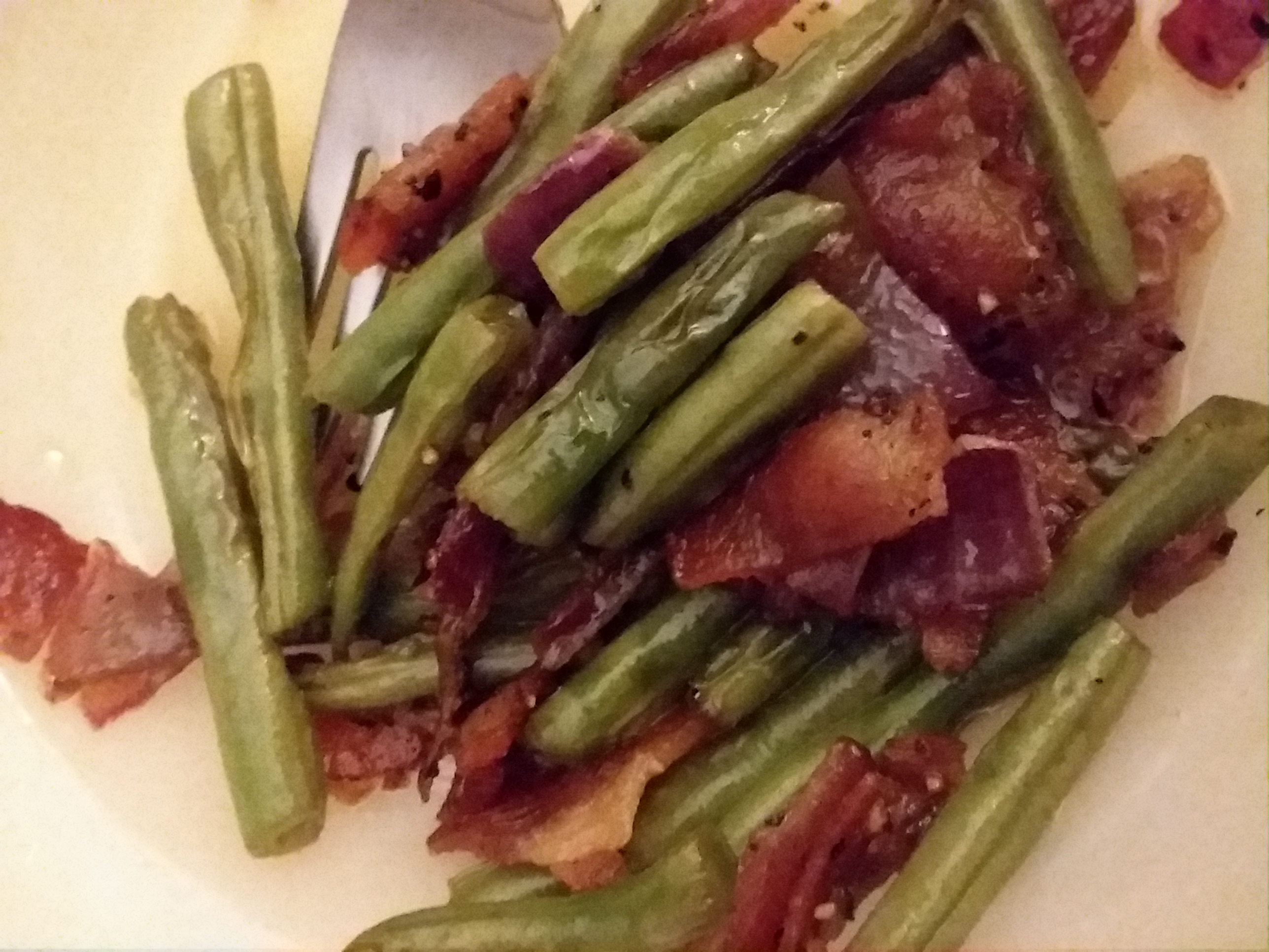 GREEN BEANS WITH BACON & ONION