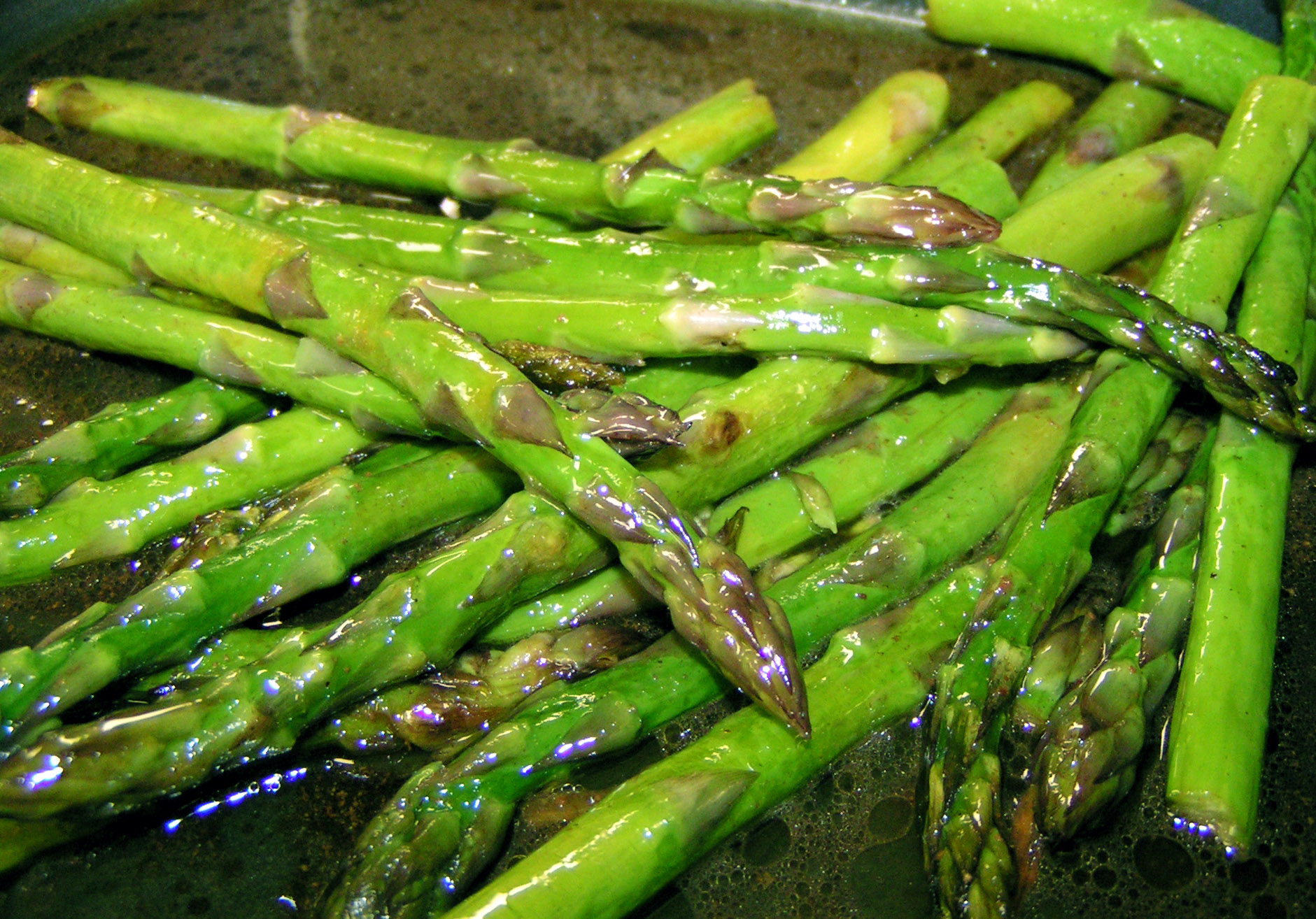 ROASTED ASPARAGUS WITH BALSAMIC BROWN BUTTER SAUCE