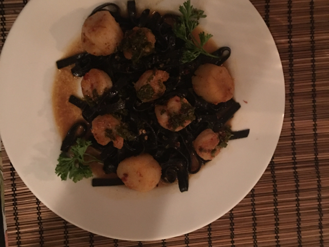 GARLIC SHRIMP AND SCALLOPS GARLIC SHRIMP AND SCALLOPS