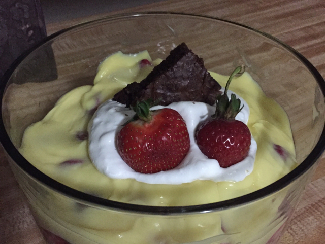 BROWNIE STRAWBERRY TRIFLE