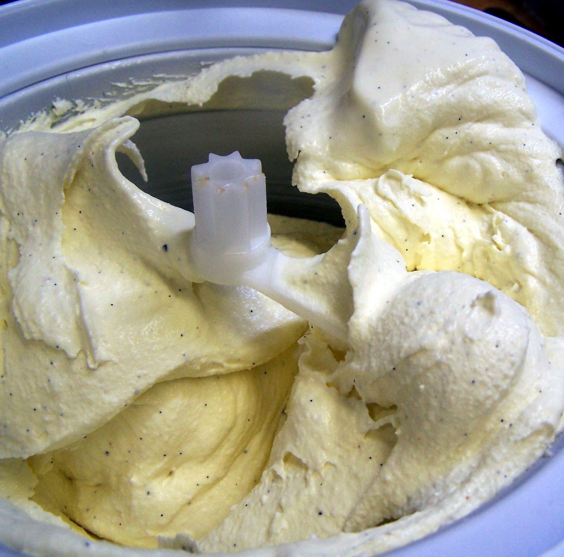 Old Fashioned Farmhouse Homemade Ice Cream - Plowing Through Life