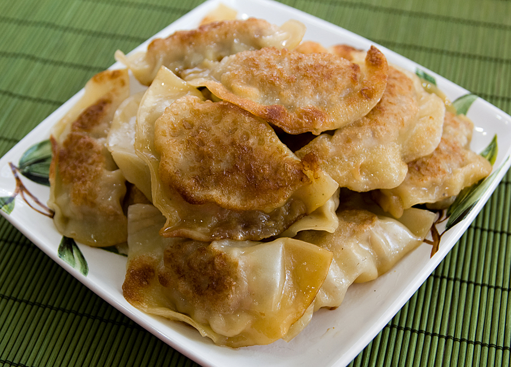 POT STICKERS (CHINESE DUMPLINGS)