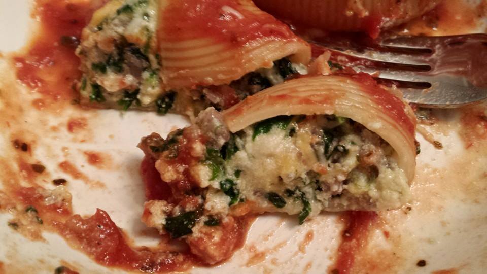 SPINACH & SAUSAGE STUFFED PASTA SHELLS