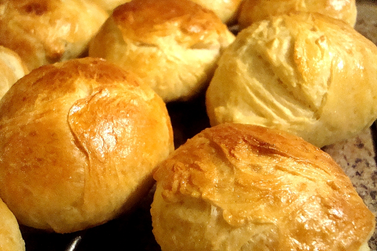 SOURDOUGH DINNER ROLLS