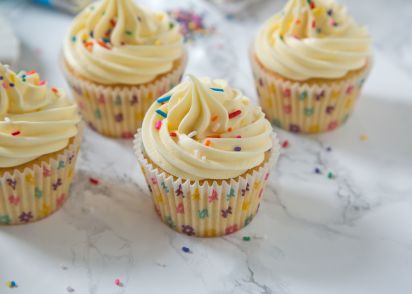 simple white cupcakes recipe genius kitchen