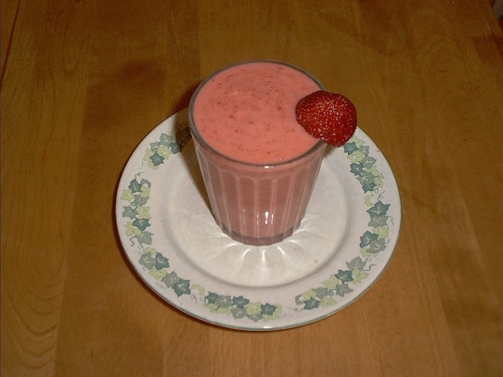 Strawberry Yogurt Shake Recipe - Genius Kitchen