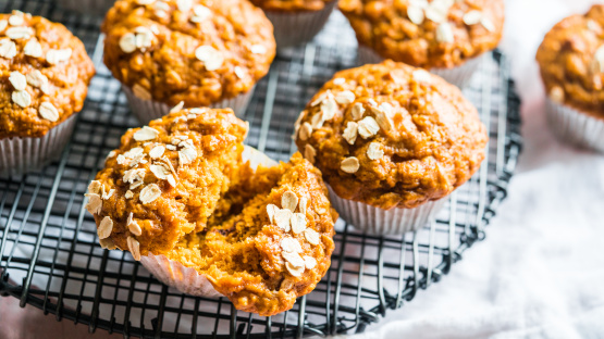 Low-Fat Oatmeal Pumpkin Spice Muffins