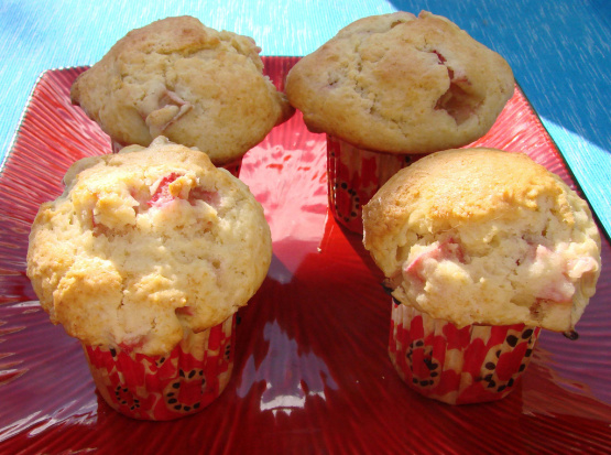 Old Fashioned Rhubarb Muffins