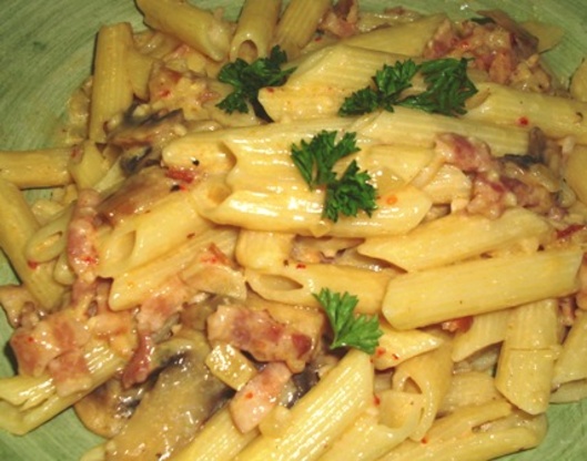 Quick And Easy Creamy Bacon-Mushroom Pasta Skillet Recipe - Genius Kitchen