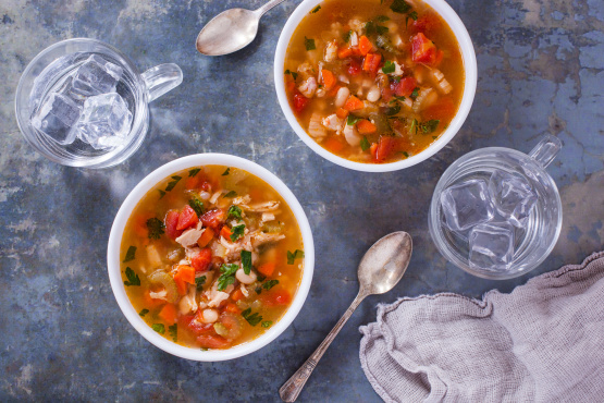 Slow-Cooker Chicken, Tomato & White Bean Soup