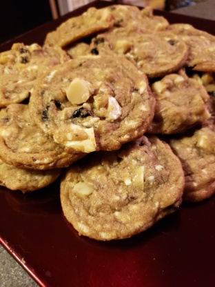 White Chocolate Chunk Macadamia Cookies