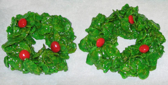 Christmas Holly Wreath Clusters