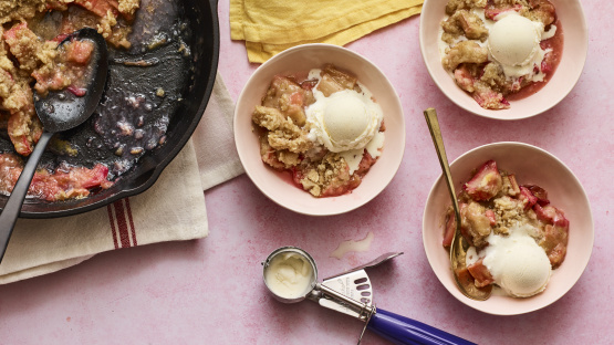Classic Rhubarb Crisp