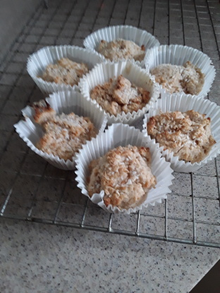 Easy Applesauce Muffins