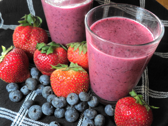 Frozen Berry and Pineapple Smoothie