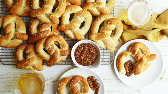 Auntie's Delicious Soft Pretzels, Amish Recipe Recipe - Food.com