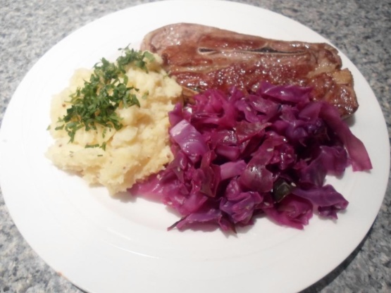 FIVE-MINUTE HEALTHY SAUTÉED RED CABBAGE