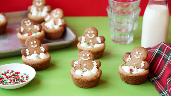 Gingerbread Men in a Bubble Bath