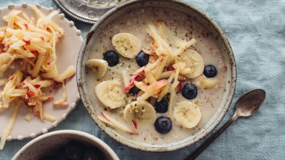 Apple, Banana & Blueberry Overnight Oats