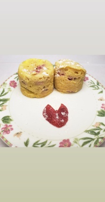 Low-Carb Strawberry Mug Cake
