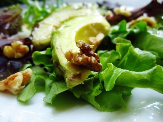 Avocado, Lettuce And Walnut Salad With Honey Dressing 