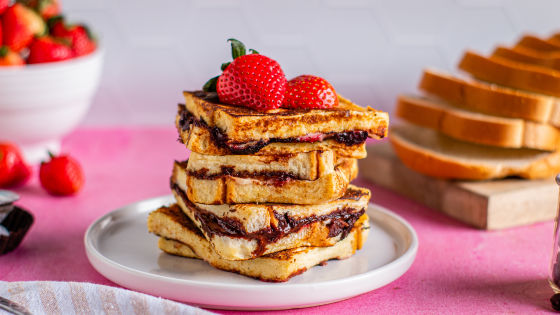 Chocolate and Strawberry Stuffed French Toast
