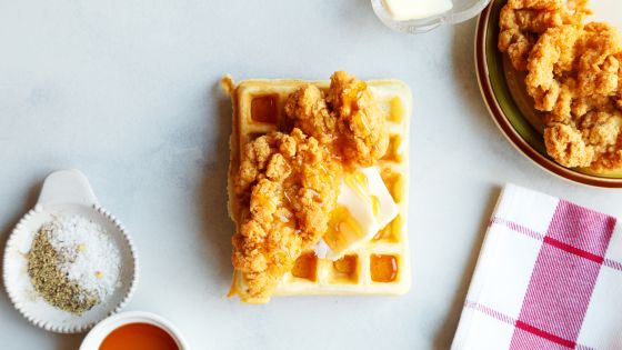 Crispy chicken tenders, butter & hot honey