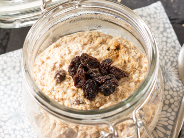 Cinnamon Raisin Overnight Oats