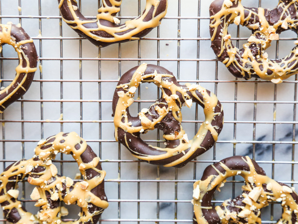 Peanut Butter & Chocolate Pretzels