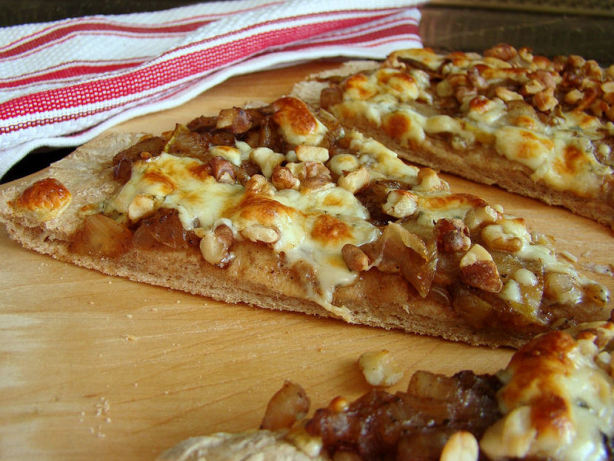 Pear, Walnut & Gorgonzola Pizza