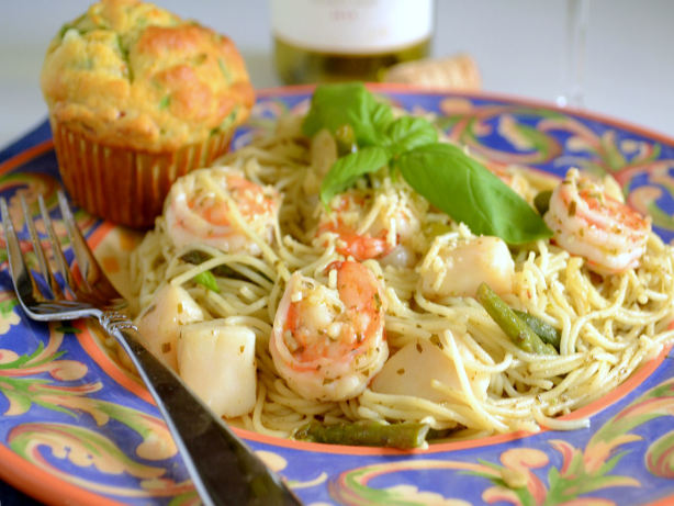 Shrimp & Scallops Pesto Pasta