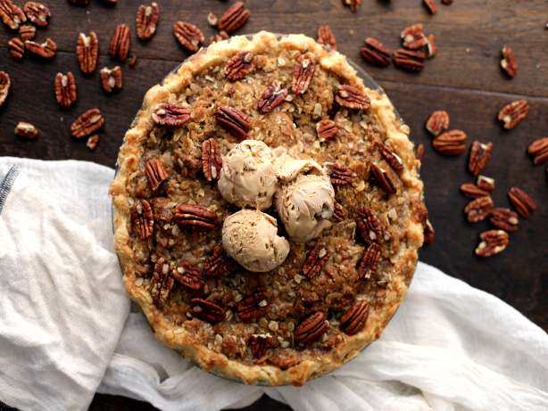 Crunchy Caramel-Apple Pie